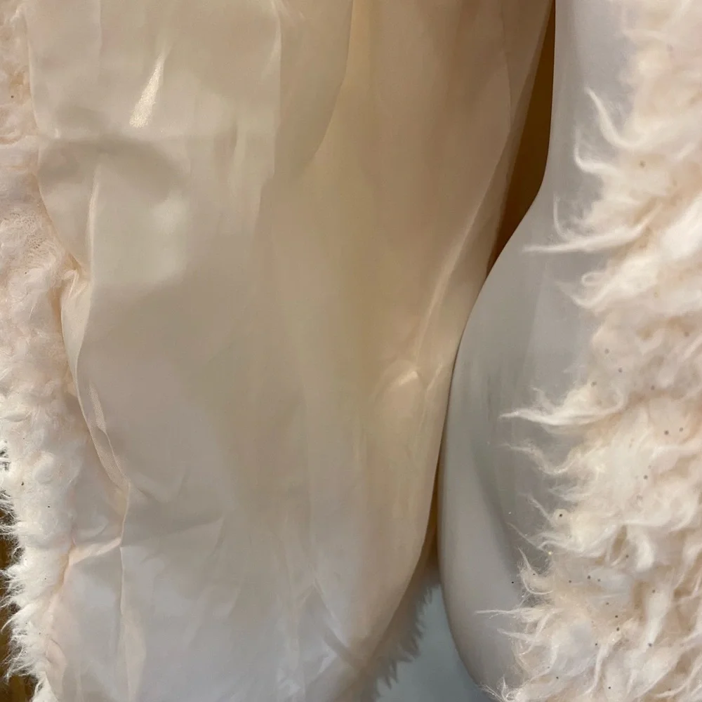 Women’s Furry Teddy Coat - Picture 2 of 2